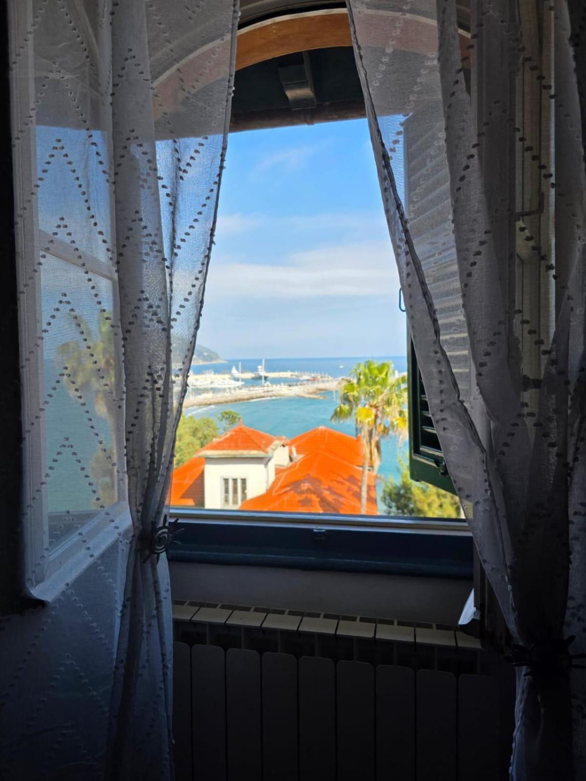 The Shell - New Interior Look But Same Old Charme 200Mt From The Sea With Garden And Parking Nearby Apartment Империа Екстериор снимка